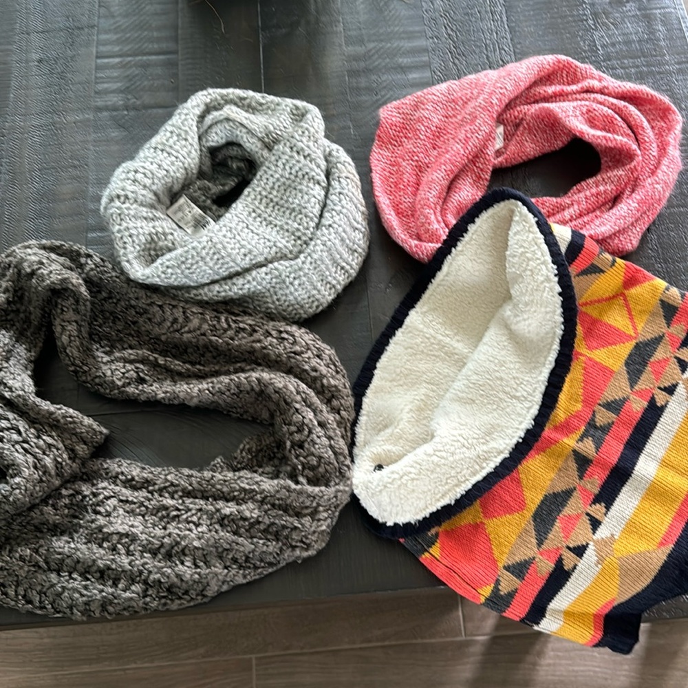 SET OF 4 INFINITY SCARVES!! 🌸❤️🌸